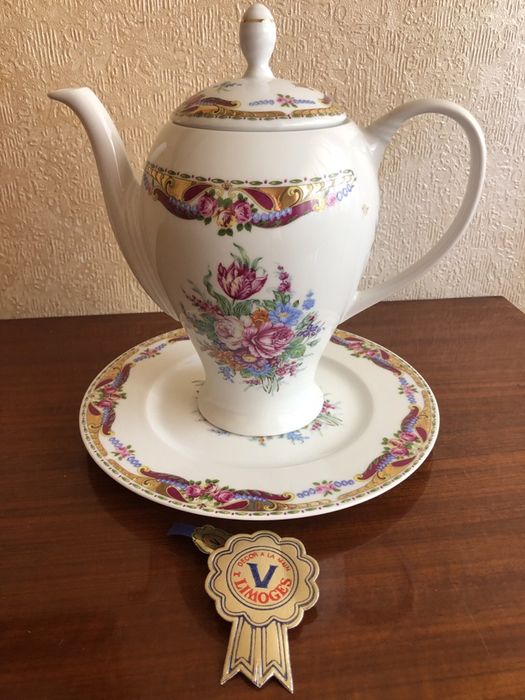 Cafeteira com Prato “ Limoges “