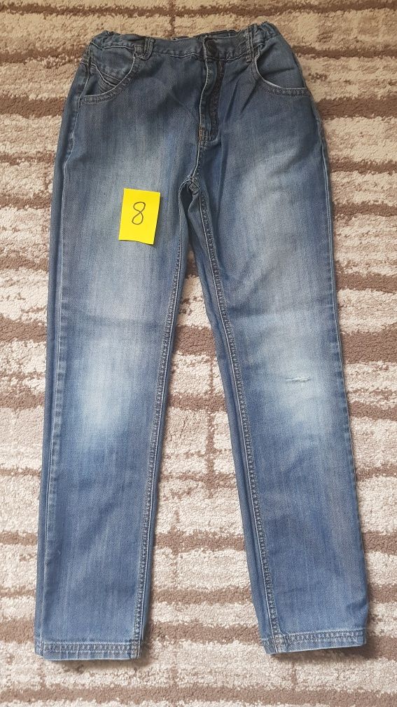 (8) Sprzedam spodnie jeans,  r. 146 cm