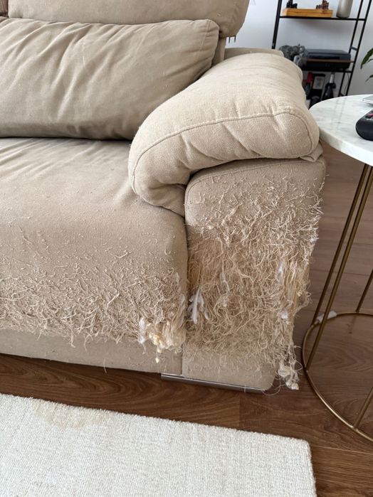 Sofá bege com 3 lugares extensíveis