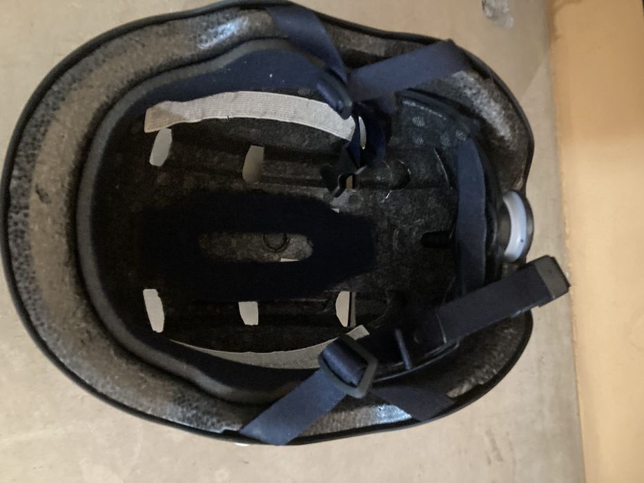 2 capacetes de proteção em jom estado