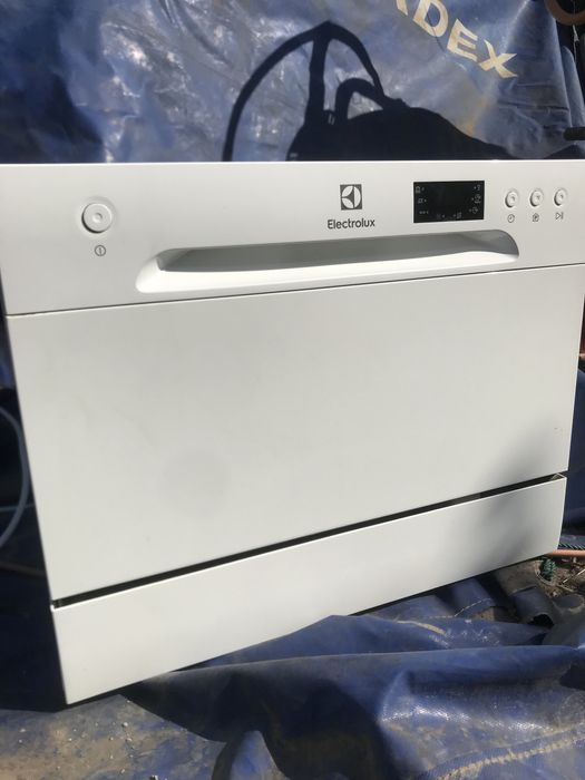 Посудомиюча машинка настільна Electrolux 2400 на запчастини