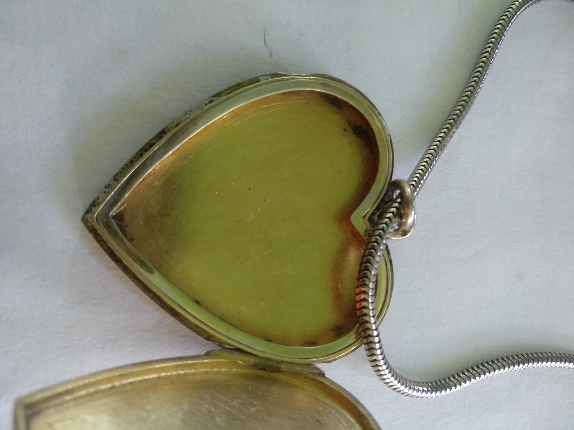 Duży 40 mm Stary 100 letni srebrny sekretnik w kształcie serca ,grawer