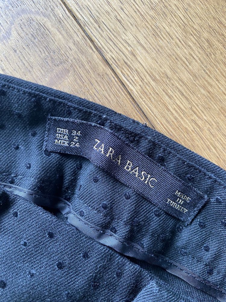 Eleganckie czarne spodnie w kropki w kant Zara Basic rozmiar 34