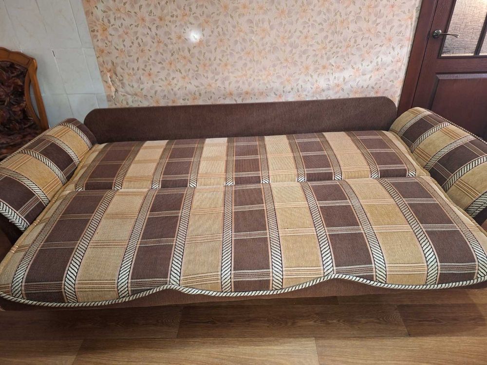 Продам диван для вітальні