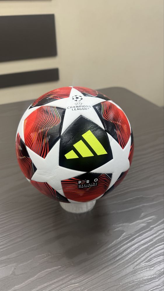 Футбольний м’яч Adidas league champions 2025 розмір 5 термошов