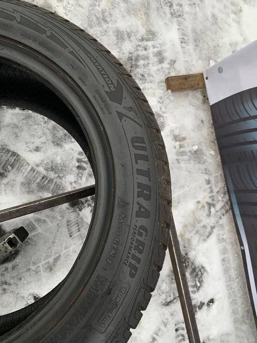 Шини 225/55 R17  пара Goodyear, зима, ранфлет, 7,9мм