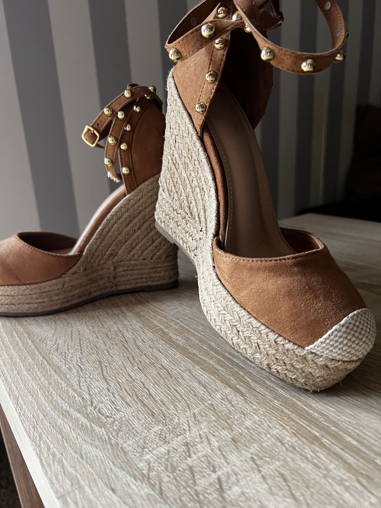 Brązowe espadryle na koturnie DeeZee r. 37