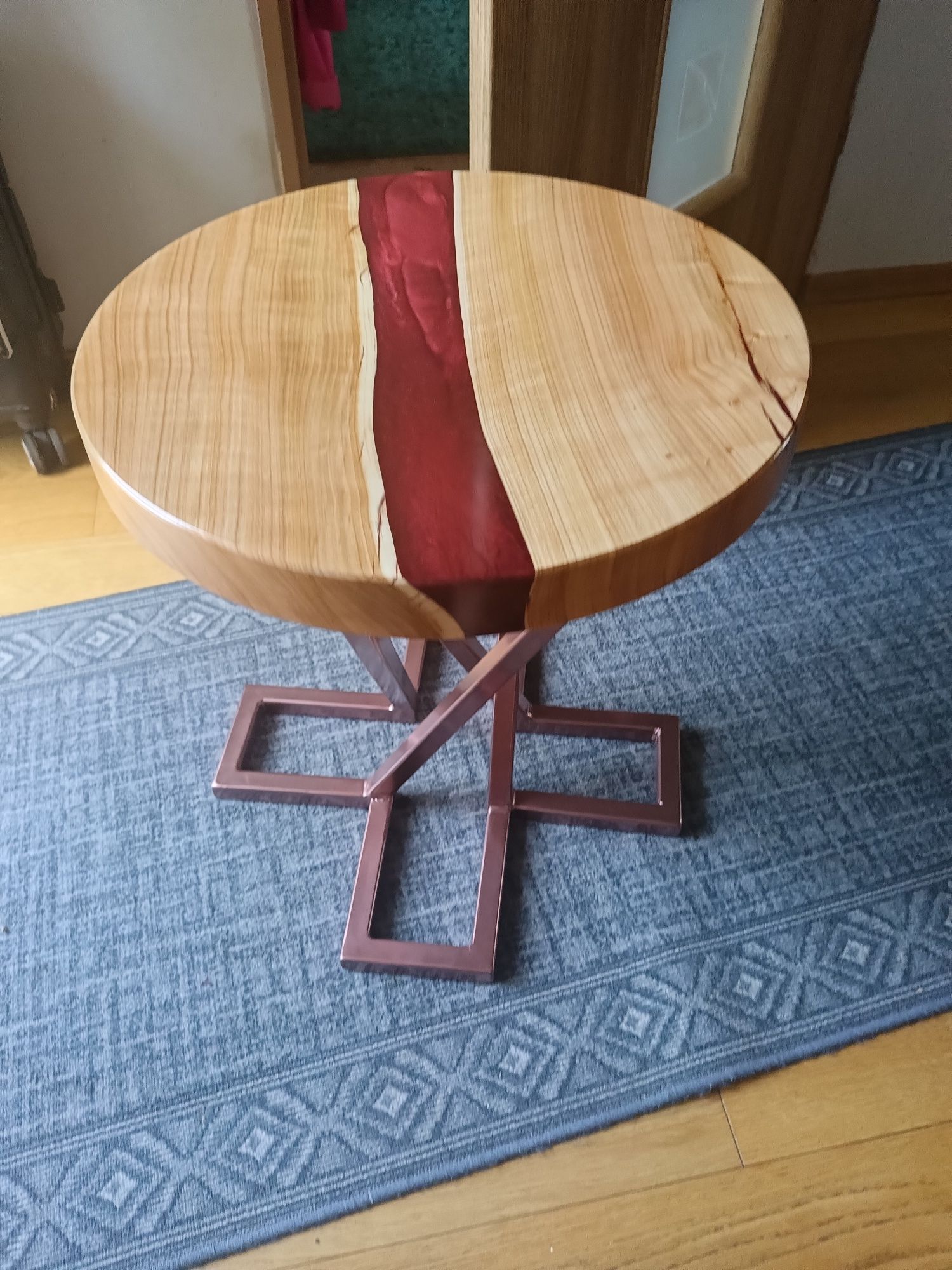 Stół drewniany żywica