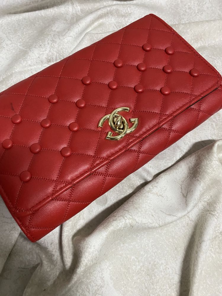 Клатч Chanel червоного кольору