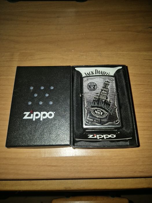 Zapalniczka Benzynowa Zippo Jack Daniels butelka whisky