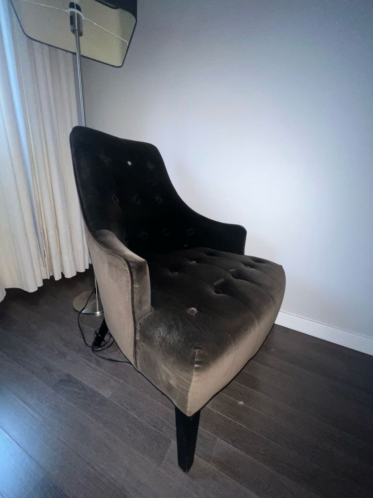 Poltrona castanha