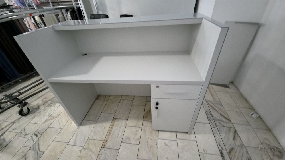 Sprzedam Ladę pasuje idealnie do Salonów  usługowych,sklepowych.