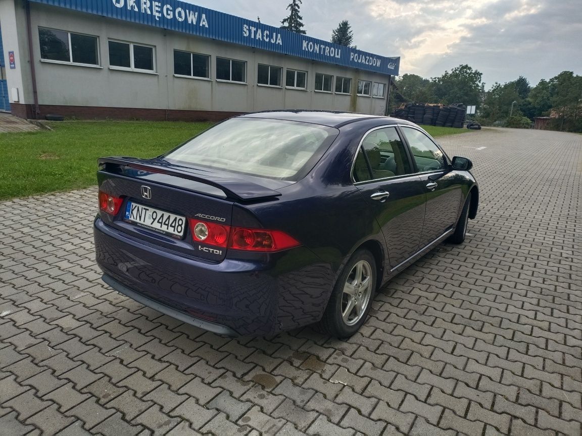Honda Accord 2004r stan BDB bogata wersja, długie opłaty