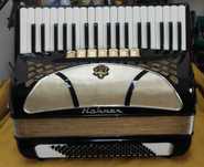 Acordeon Hohner Lucia III P, 3ª voz oitavado, afinaçao seca.