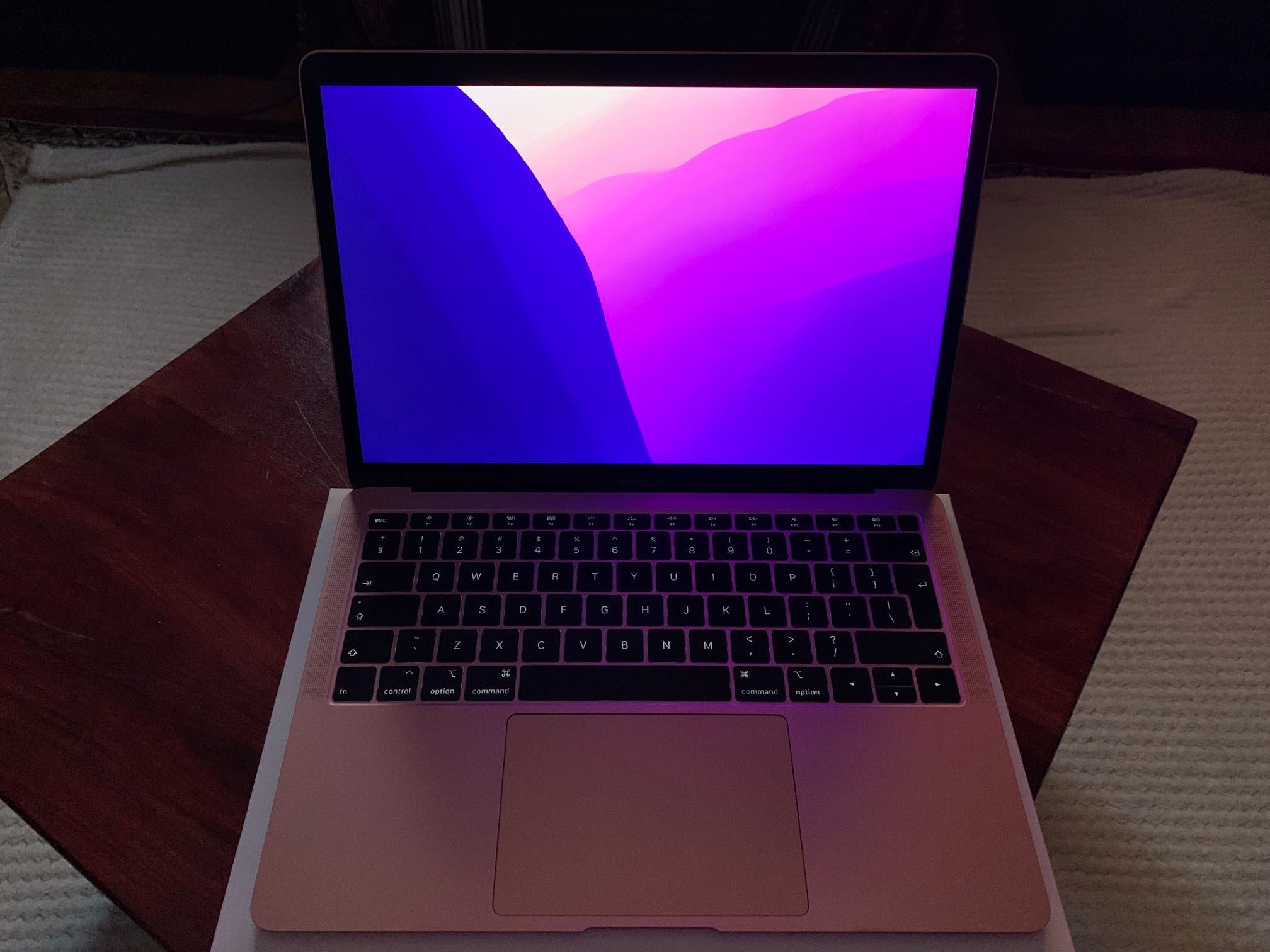 MacBook Air 13 Intel Core i5 model 2020 8 GB/256 GB dysk GOLD Piękny