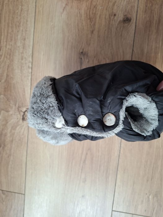 Mufka do wózka ciepła rękawiczka czarna futerko szare