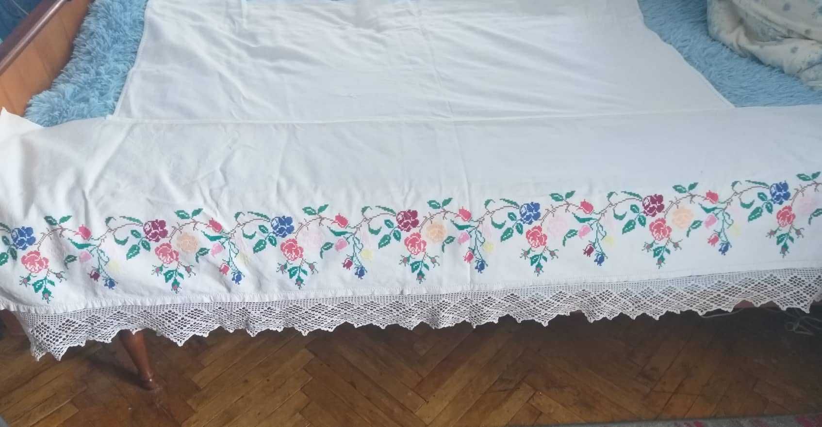 Підузорник  ( вишивка і  мереживо   ручної работи )