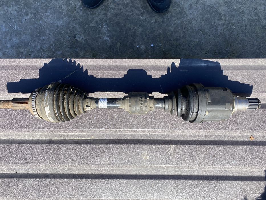 Полуось передня ліва на тойота кемри 40 3,5