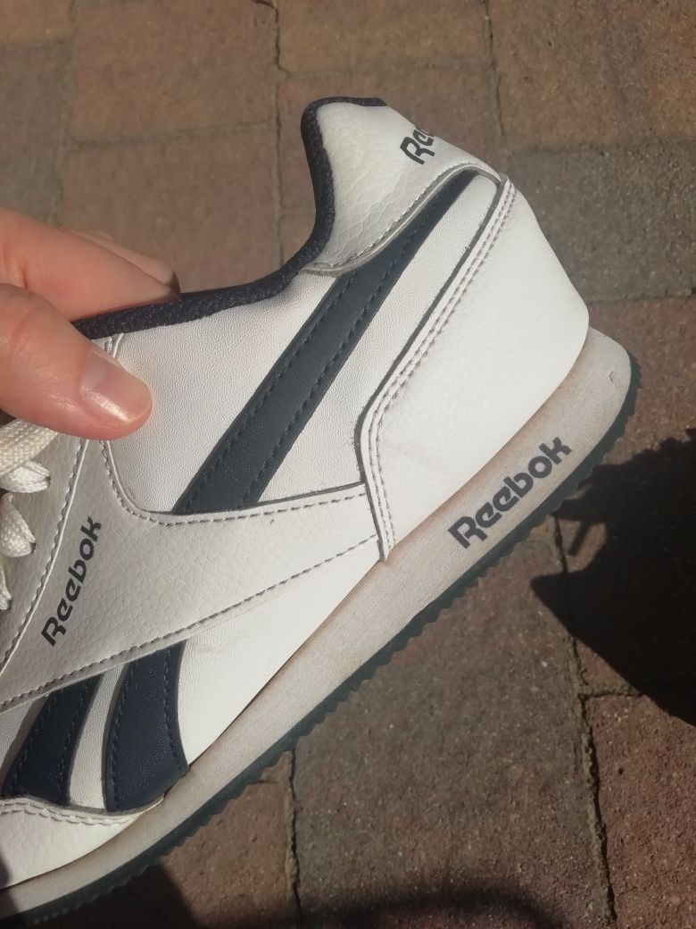 38 Reebok buty młodzieżowe do biegania