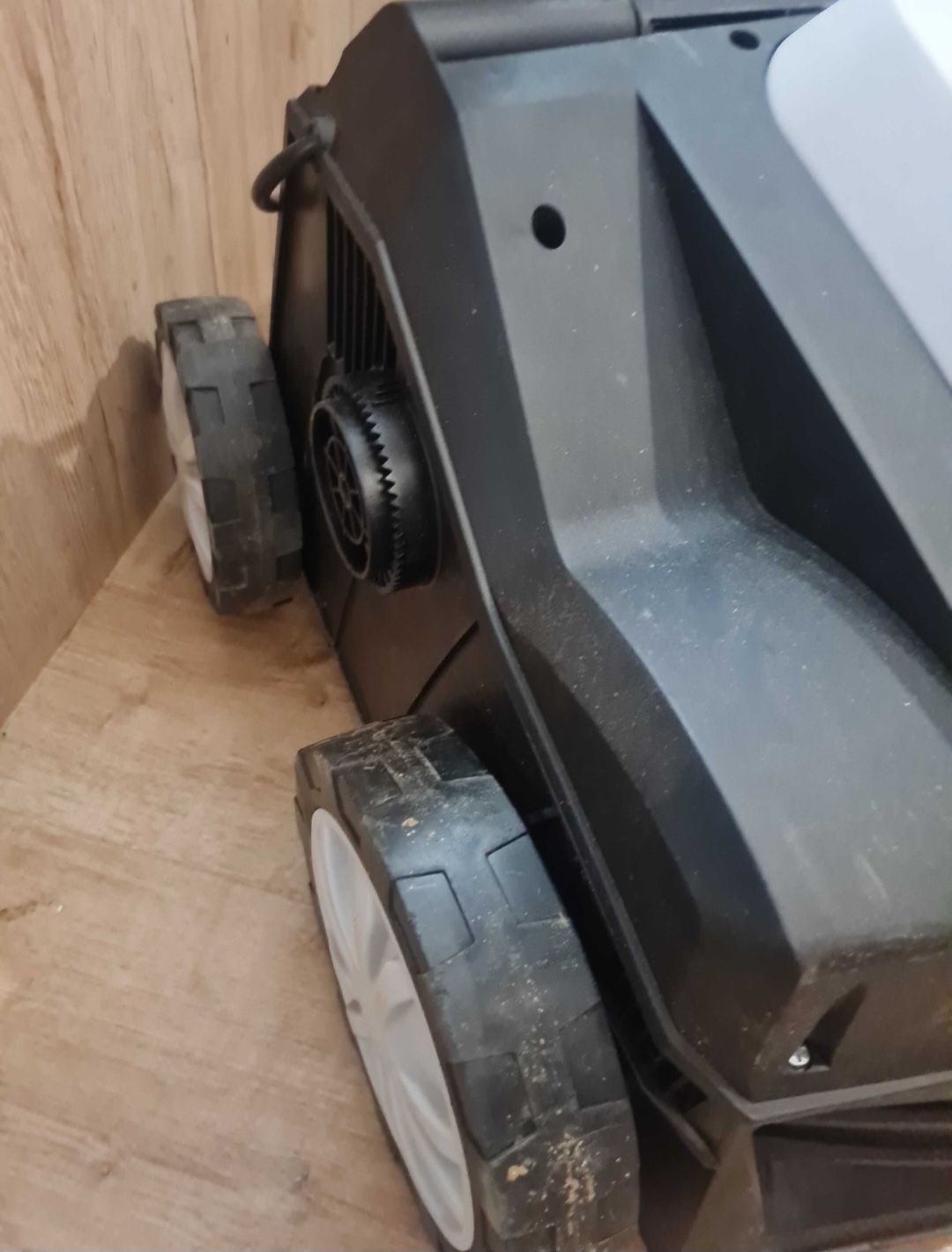 Elektryczny wertykulator kultywator 2w1 napowietrzacz trawnika 1800 W