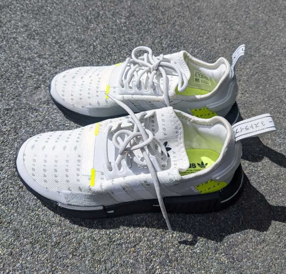 Кросівки Adidas NMD_R1 SHOES WHITE/BLACK GZ7944