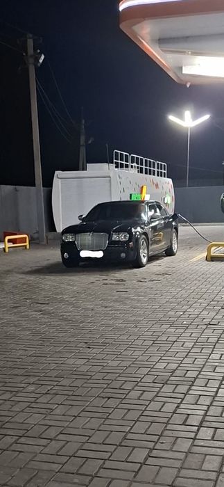 Продам Крайслер 300С 2.7