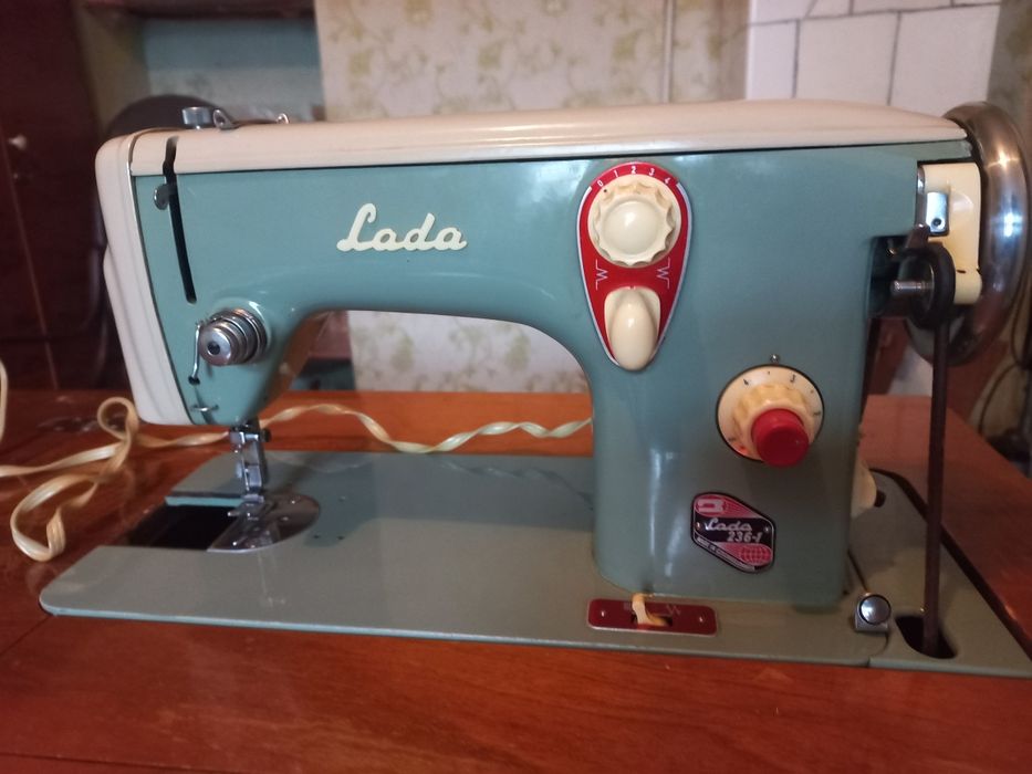 Швейна машинка Lada 236-1