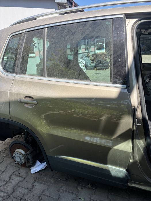 Tiguan 1 LA1XL drzwi prawy tył kompletne w kolor