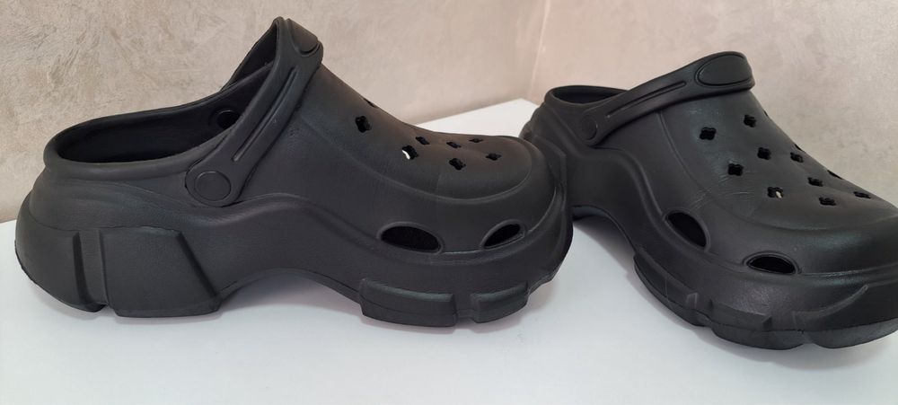 Крокси, чорні, розмір 40-41