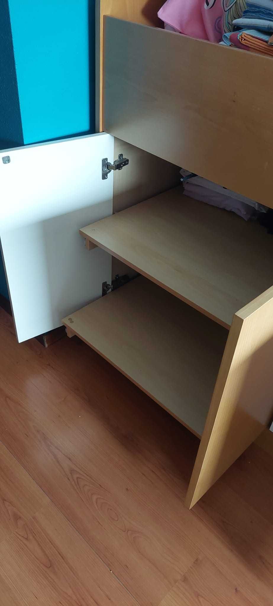 Cama de criança (infantil) com escadas