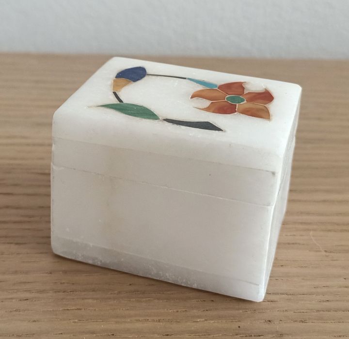 Caixinha guarda jóias em mármore da Índia