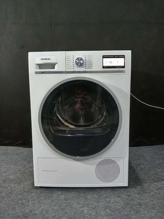 Це сушильна машина Siemens iQ800 WT47Y701.