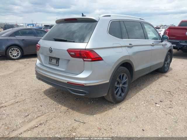 Volkswagen Tiguan 2.0T SE *