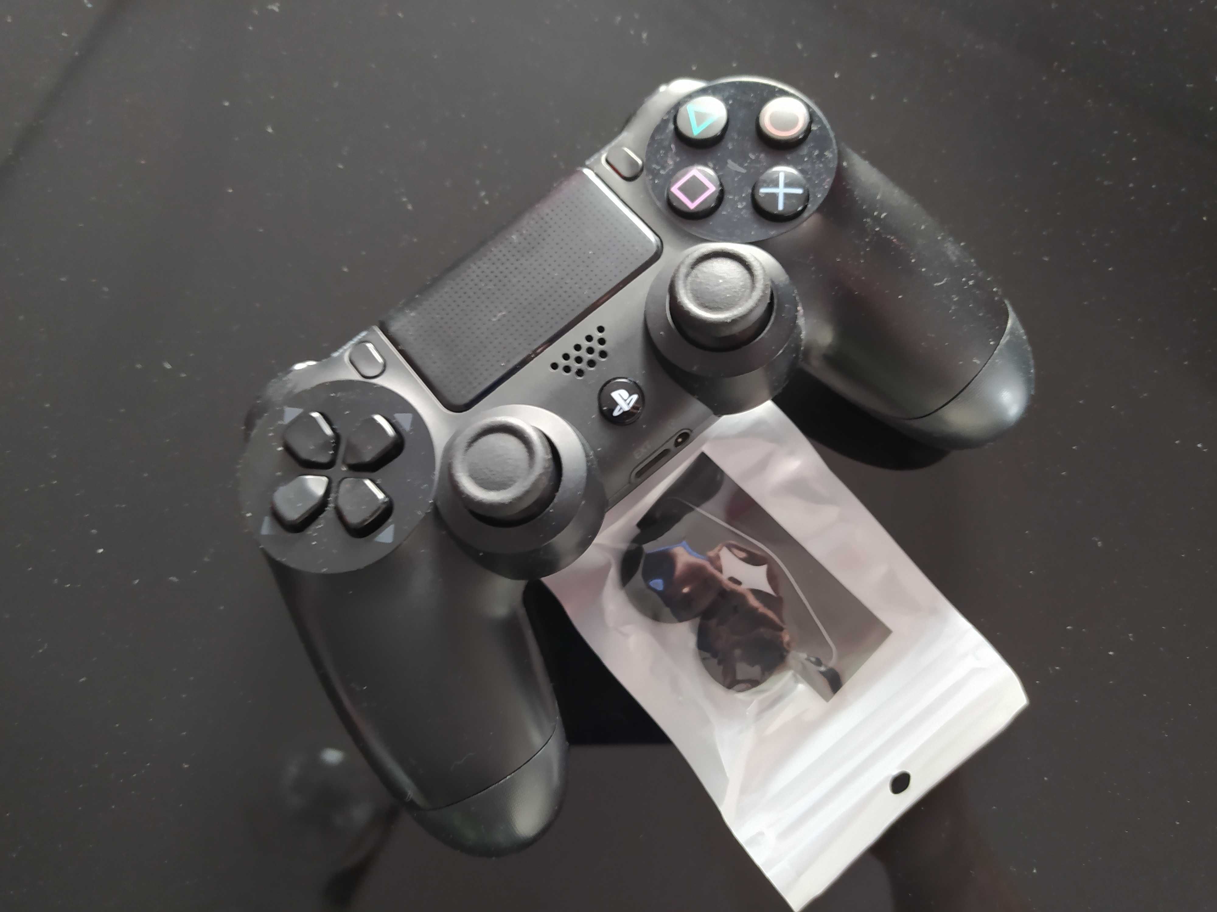 Pad do PS4 czarny w pełni sprawny oryginał + nakładki