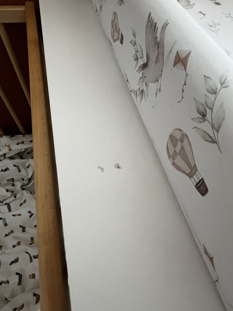 Szafka IKEA PLATSA z drewnianymi nóżkami- idealna pod przewijak