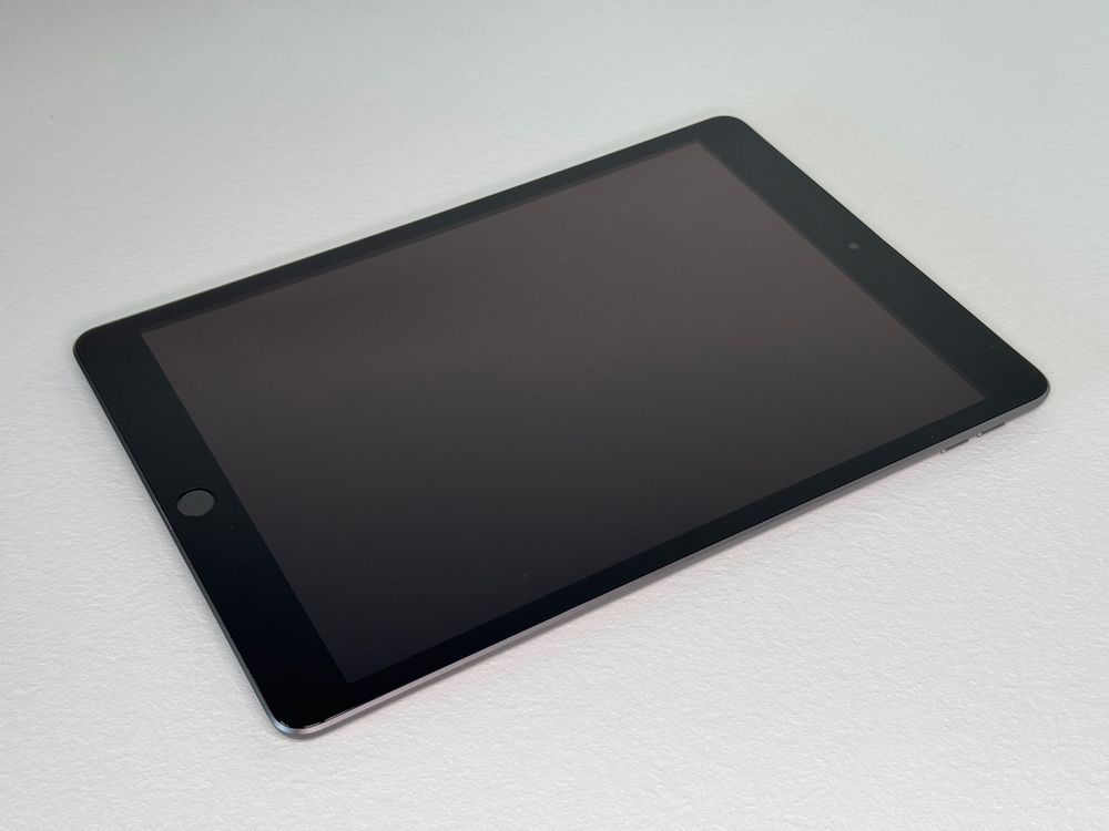 iPad 9. gen. (A2603) - 64GB - Cellular (LTE) - faktura VAT 23%