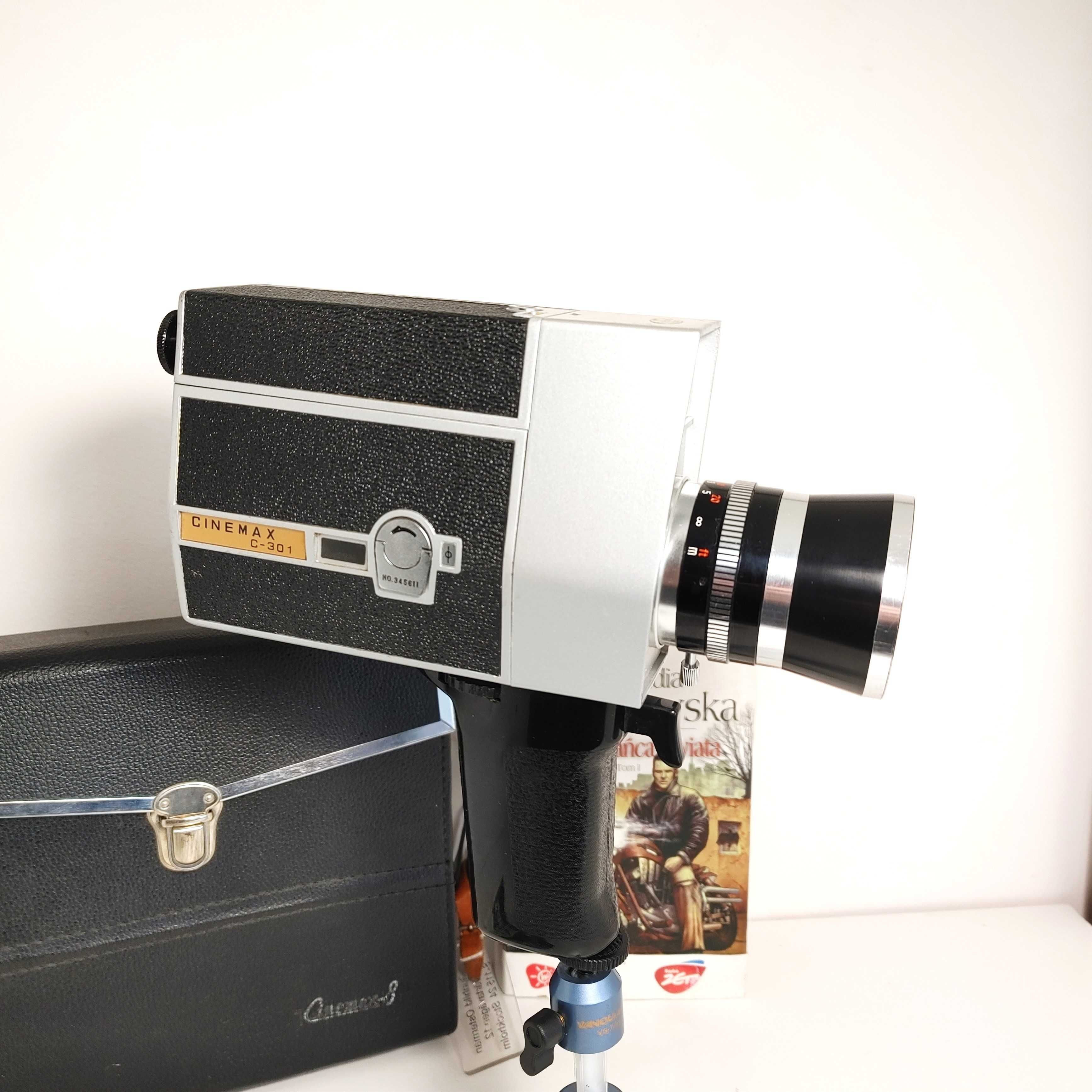 Japońska kamera filmowa Super 8 z 1967 roku CINEMAX C-301 wraz z torbą