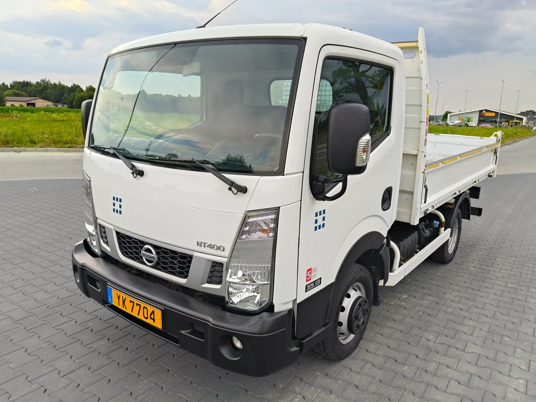 Nissan NT 400  CABSTAR  Nissan cabstar nt 400  wywrotka