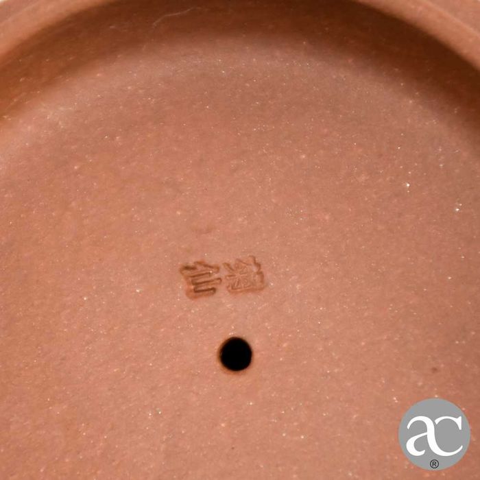 Bule Yixing em Terracota – China, feito à mão, decorado com dragões