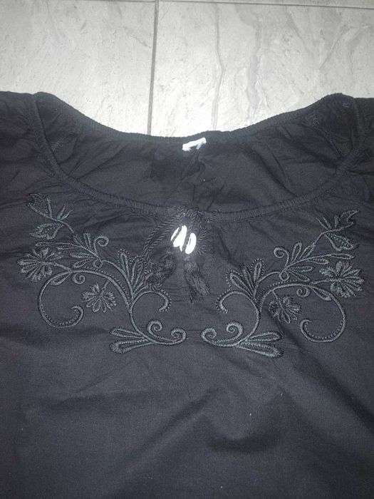 Bluzka z haftem na lato