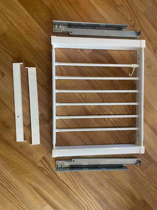 wysuwany wieszak na spodnie STARAX