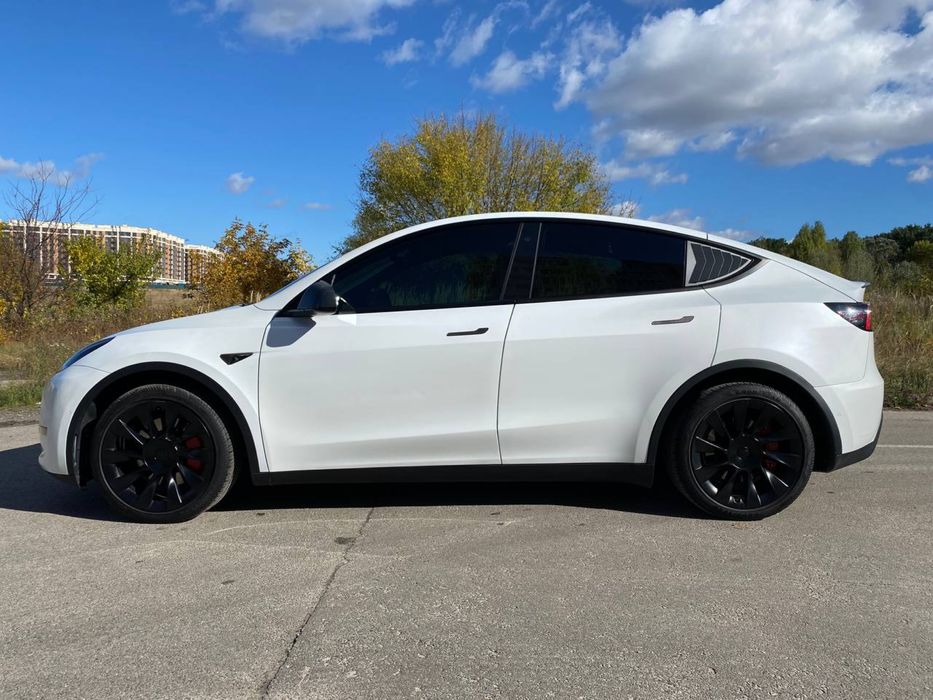 Tesla model Y 2021
