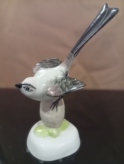 Винтажная фарфоровая статуэтка Птичка на шишке, Аквинкум, Венгрия, 60е