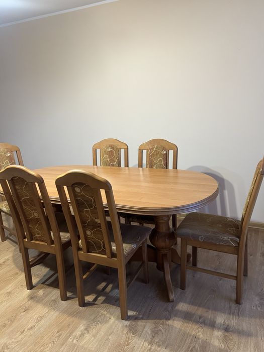 Sprzedam zestaw stół+ 6 krzeseł