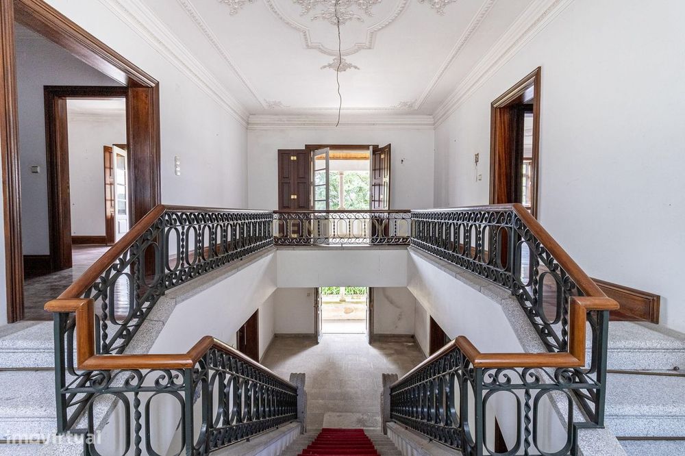 Moradia independente T7 com piscina em Abade do Neiva inserida num lot