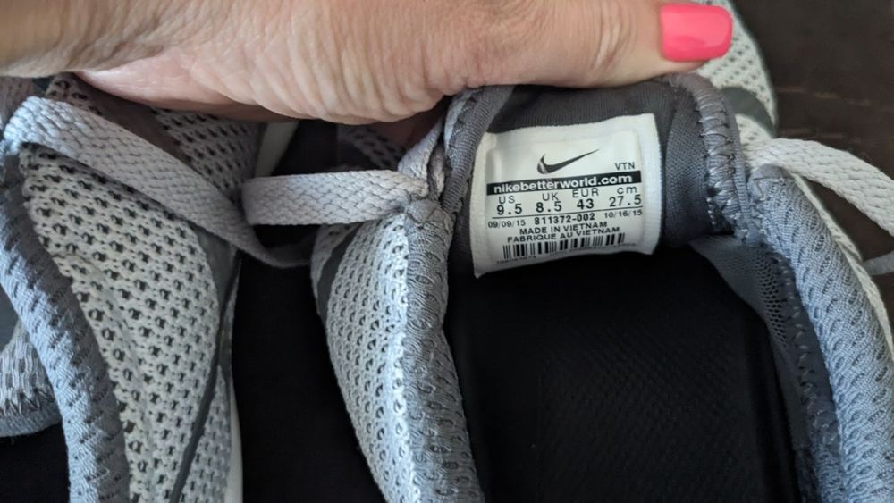 Нові чоловічі кросівки фірми Nike