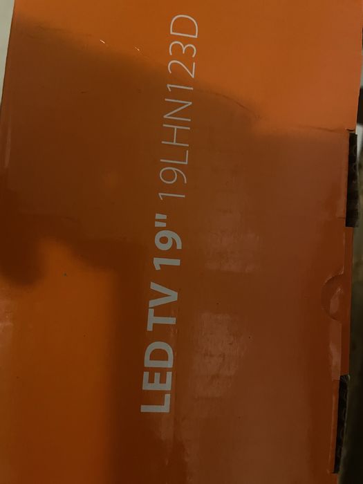 Televisao nova! manta led 19”” para caravana/ espaços pequenos