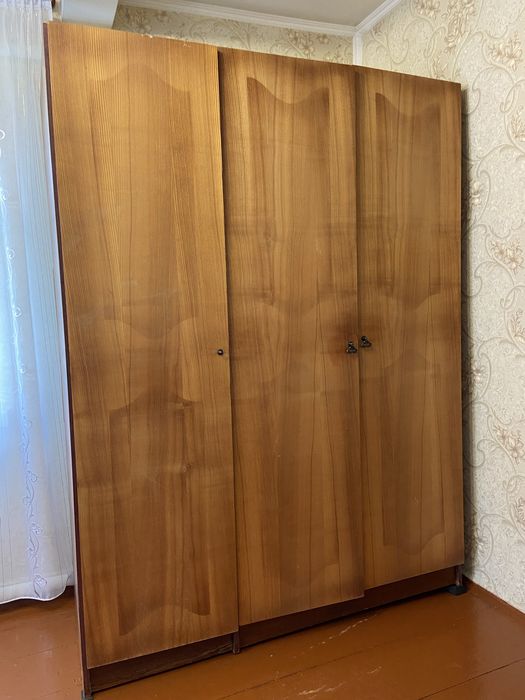 Шафа трьохдверна