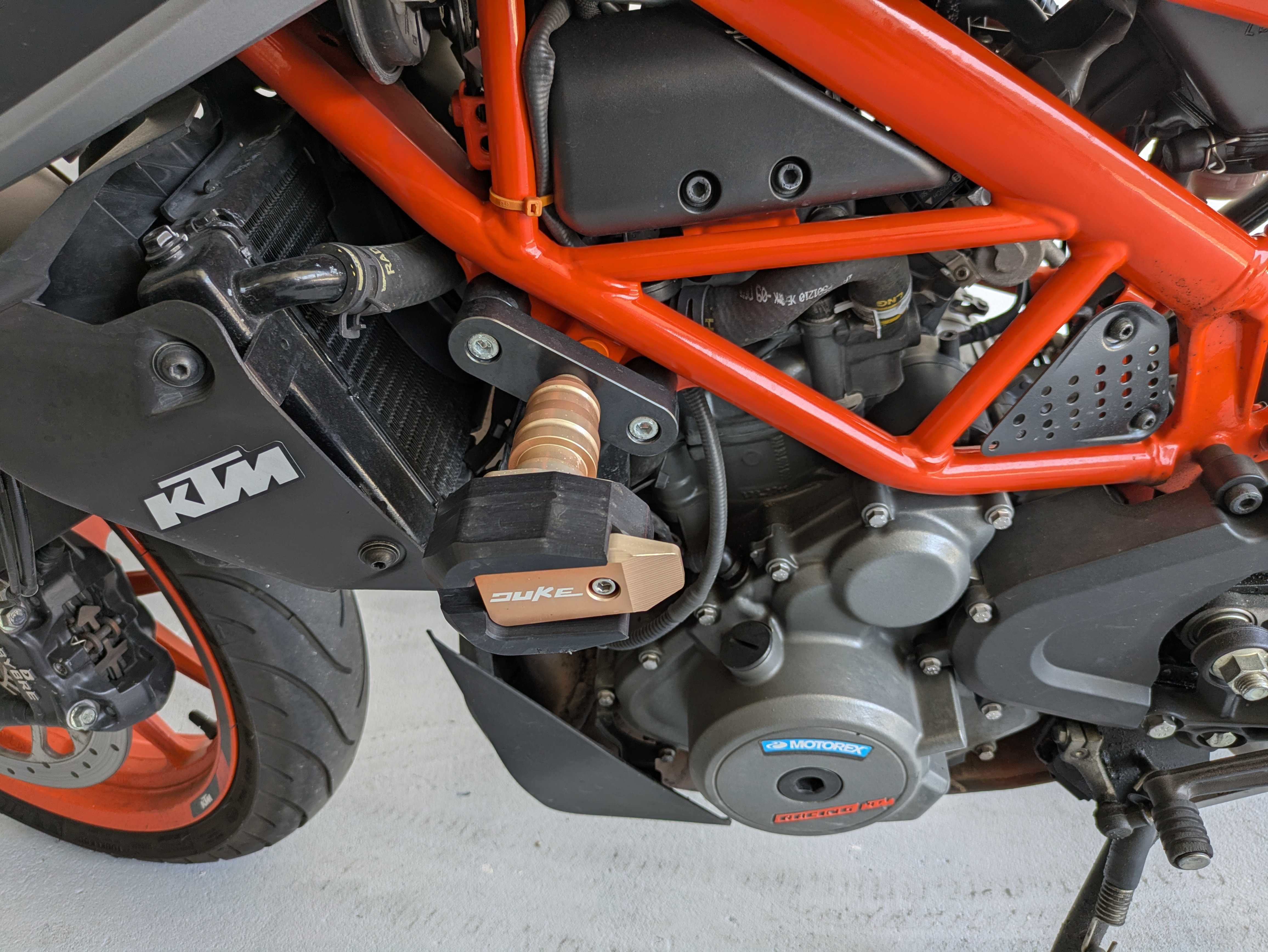 KTM Duke 390 Naked  Março de 2021