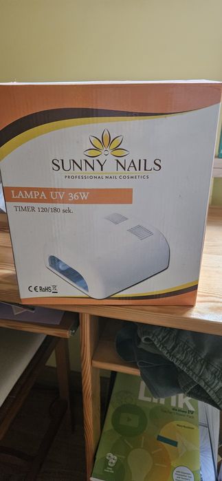 Lampa UV do manikure z dodatkami